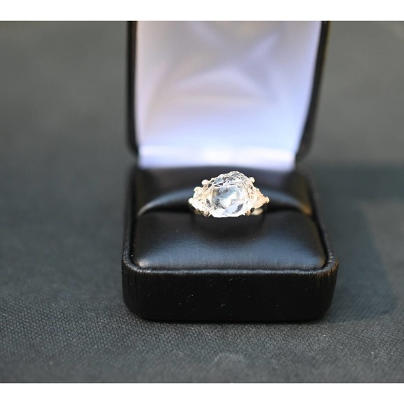 avello Jewelry - Engagement rings, raw diamond ring, raw stone ring, alternative engageme…